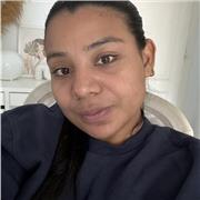 Profesional en psicología capacitada en formación en inteligencia emocional apta para enseñar y dar clases a todas las edades.